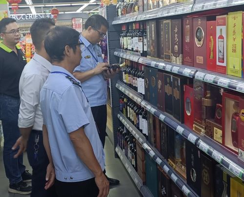 柳江區(qū)市場(chǎng)監(jiān)管局持續(xù)發(fā)力 特供酒“清源打鏈”專(zhuān)項(xiàng)行動(dòng)筑牢酒類(lèi)經(jīng)營(yíng)安全防線